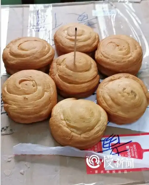 面包当蛋糕棉签成蜡烛战疫前线他的33岁生日这样过