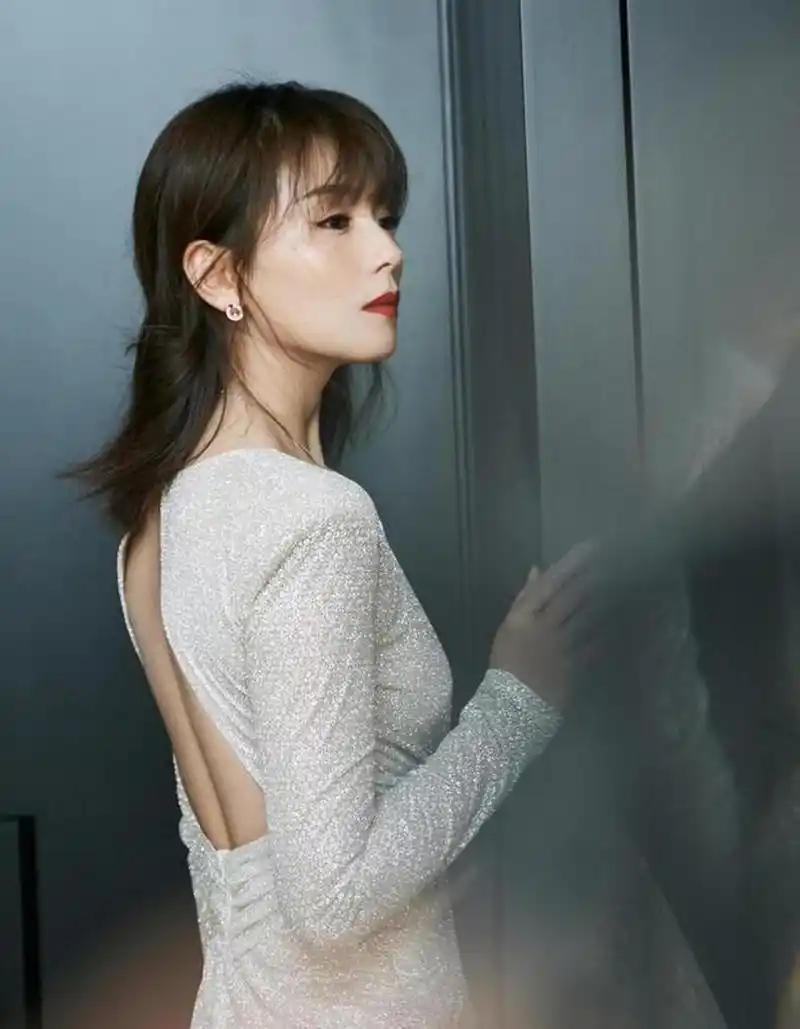 我竟被刘涛的"括号臀"迷住了!