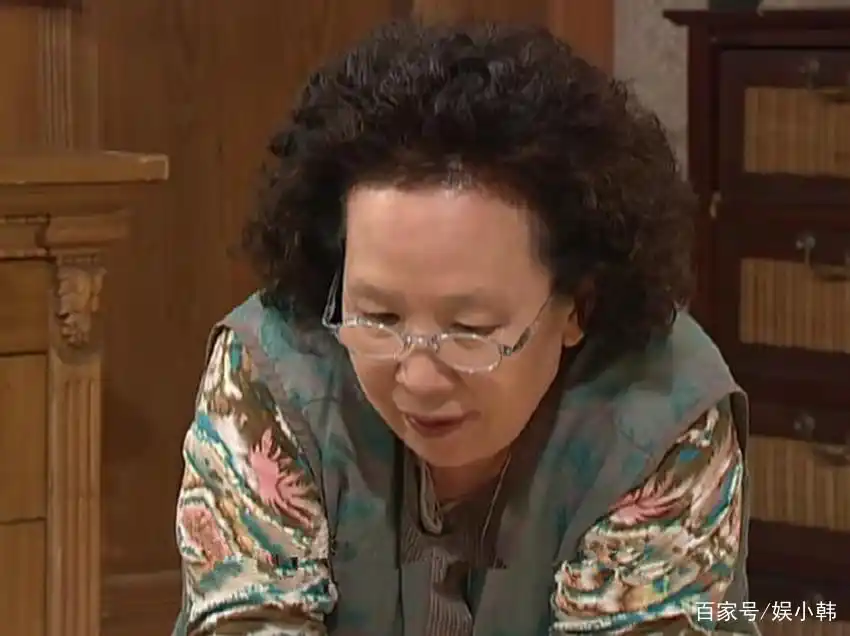 韩国国民奶奶罗文姬,出生于中国北京,表情包火遍全网