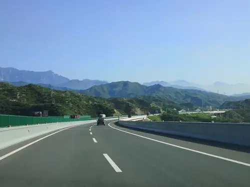 张石高速公路沿途风光.