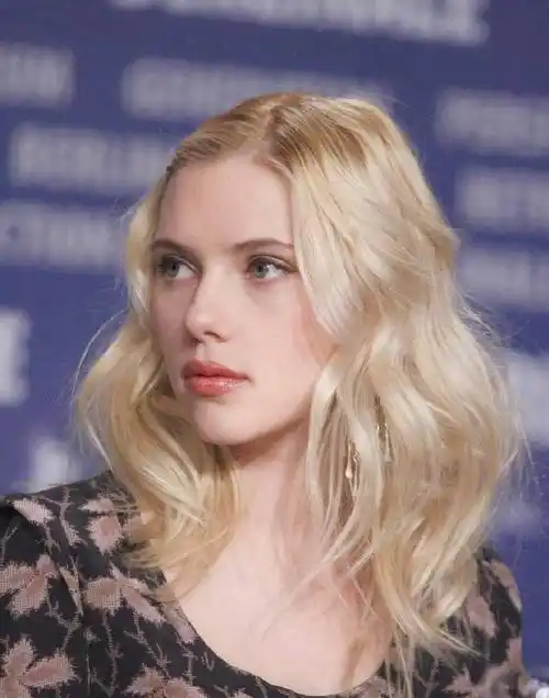 回顾"黑寡妇"斯嘉丽·约翰逊年轻时的青涩美照_电影_独立_人气