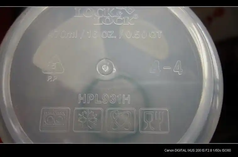 而市面上常见的塑料饭盒与水杯,则通常标示为pp