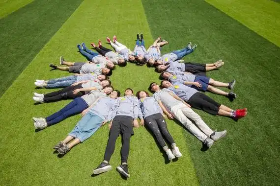 集体照解锁新姿势,营天下团队展示给你看!