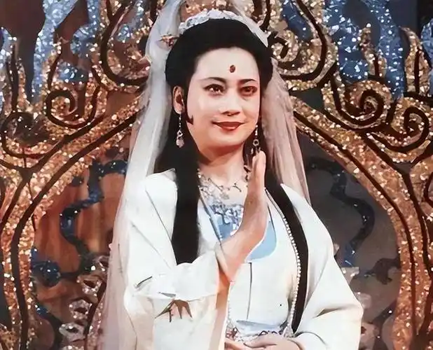 1976年,左大玢正在录戏.