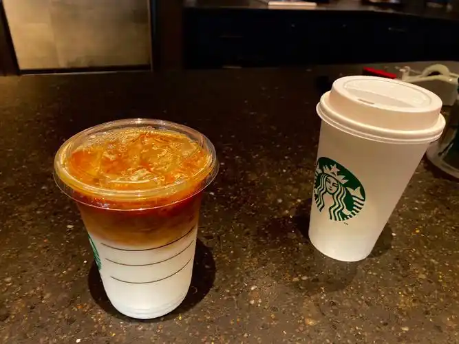 星巴克自拍的一天两个滤镜有什么差别吗00