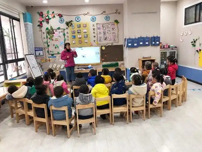 【好美幼儿园】中班第十六周美术活动--我的小手