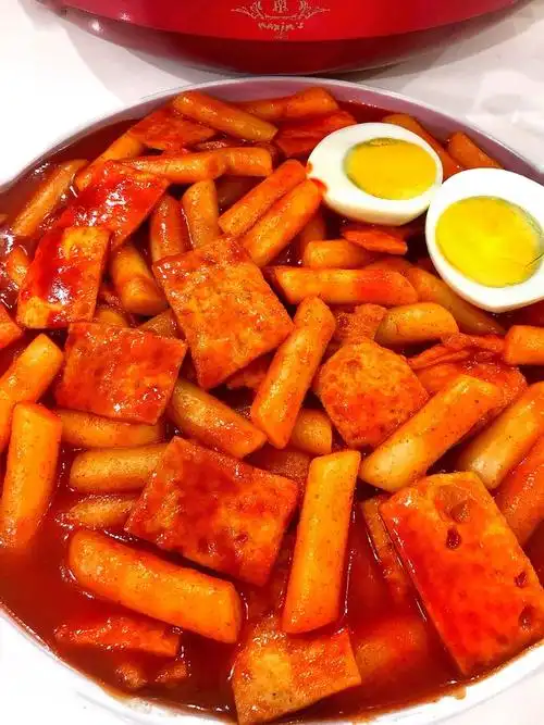 "韩式辣炒年糕鱼饼"跟韩料店叔叔学的酱料调法,太简单了吧!的做法