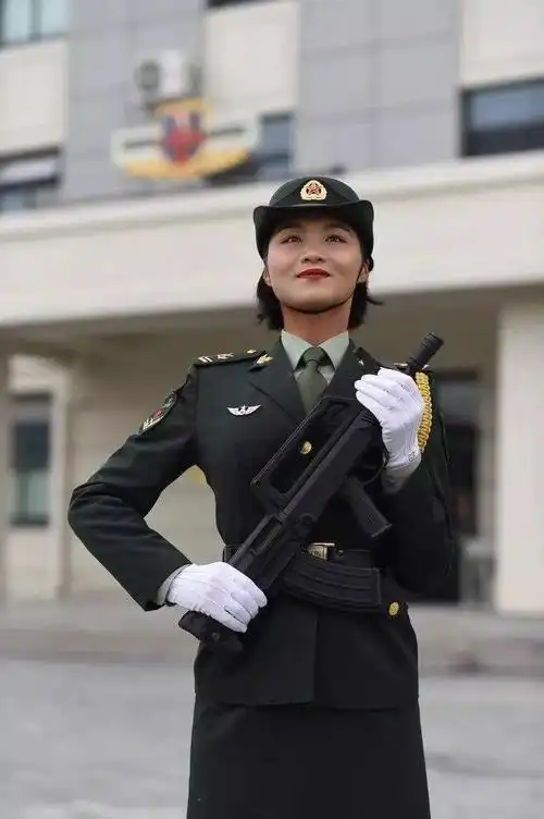 惊艳!国庆大阅兵女兵方队中的海南身影