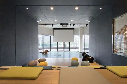 则灵艺术丨架空层设计有趣有爱的社群交互空间