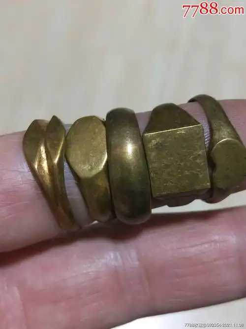 老铜戒指五枚