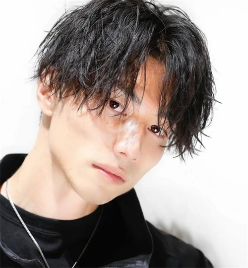 男生空气烫纹理烫 想不变帅气都难_男生烫发 - 美发站