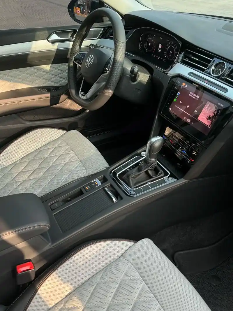 六张图片告诉你 迈腾双拼内饰有多么简约大气 #迈腾 #分享一 - 抖音