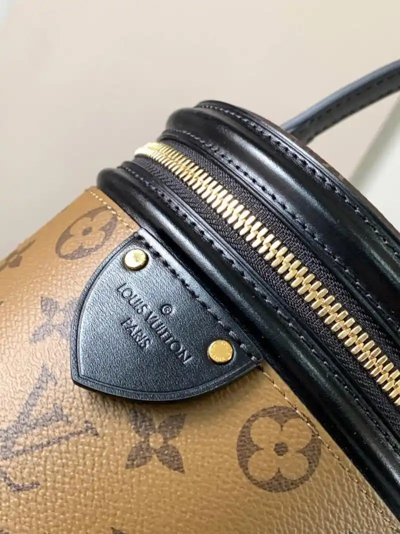 lv发财桶包cannes 手袋 m43986 cannes 手袋借鉴历史悠久的lv cannes