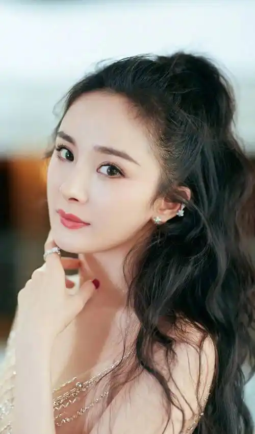 杨幂的美惊艳了时光!_身材_眼睛_鼻子