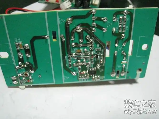 最新上市的漫步者r1600tiii有源音箱拆解二