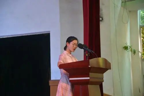 3 4 个教师节暨表彰大会上的发言 贵州省兴义市第八中学1716班  刘璇