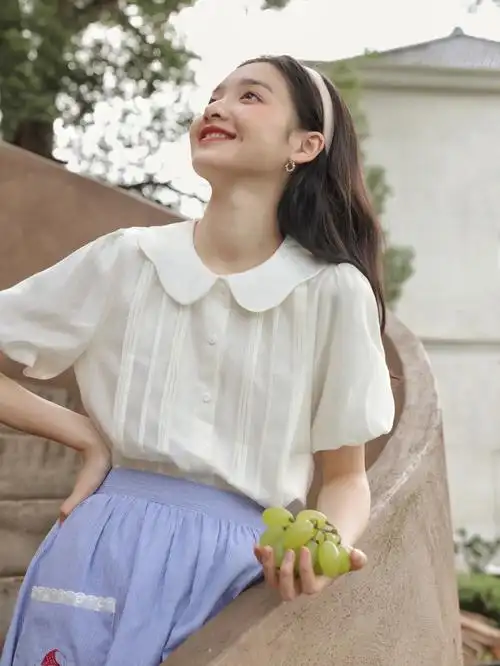 新品推荐甜系加分的花瓣领白色衬衫