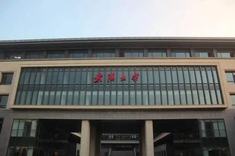 一起到工学部主教画画工图//凌波门一起到凌波门看日出,在东湖边散步