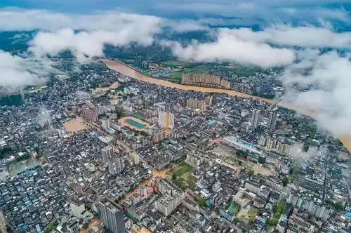 暴雨狂袭肇庆!广宁,怀集等多处上演"威尼斯水城"!太惨了