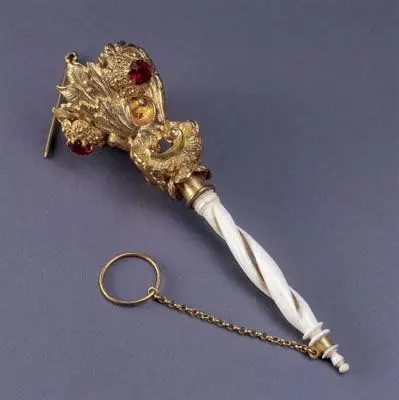 19世纪tussle-mussie,又称porte-bouquet,当时的女性喜欢在头发和服饰