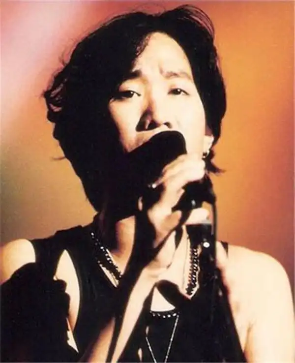 黄家驹珍贵历史老照片:黄家驹的一生,始终都像是在圆一个音乐梦