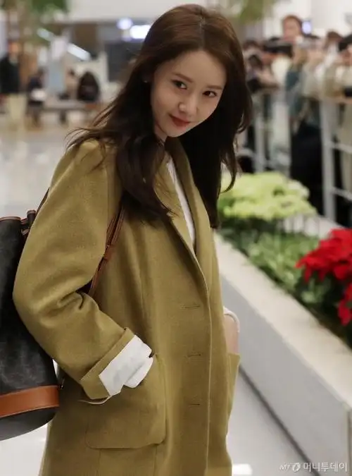 鹅姐不愧是大美女,今天机场图我梦回2012爱情雨了