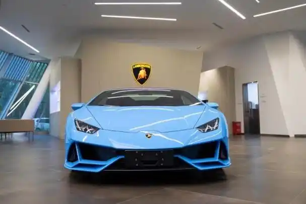 兰博基尼evo四驱版爱琴海蓝色漆面