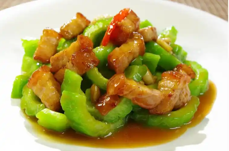 p>苦瓜炒肉是一道以 a href="#" data-lemmaid="67518">苦瓜 /a>和