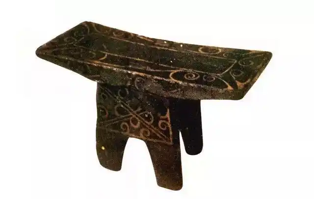 春秋彩绘漆俎 湖北当阳赵巷四号楚墓出土 漆俎是春秋战国时期家具的