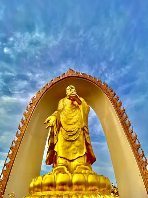 大地山色佛光普照