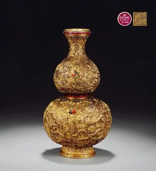 清乾隆61铜鎏金錾刻龙纹葫芦瓶