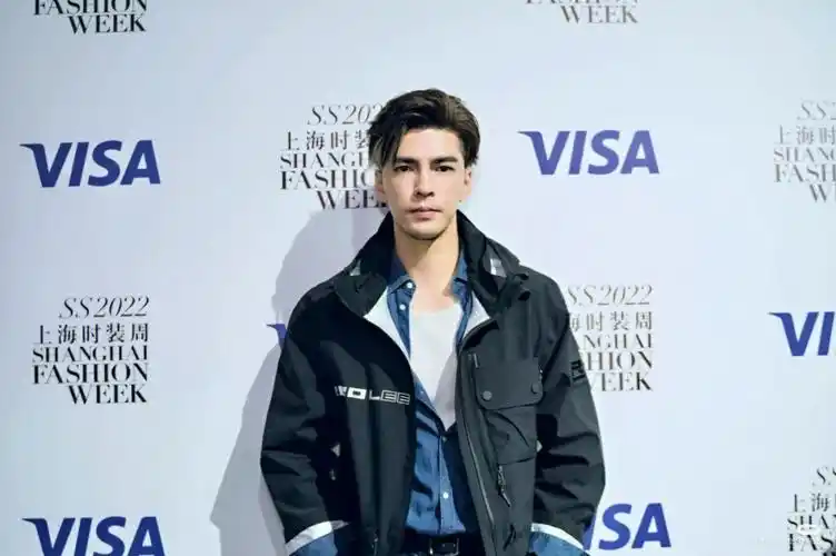 上海时装周ricolee秀场中的徐峰