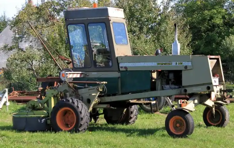 这个名字,并于1964年开始生产zt系列拖拉机,由于该系列拖拉机在当时