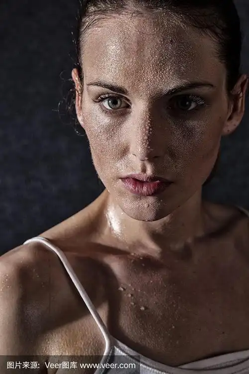 女运动员运动后出汗