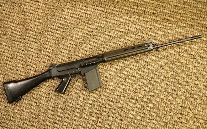 比利时fnfal民用型步枪美国华人展示自由世界的右臂