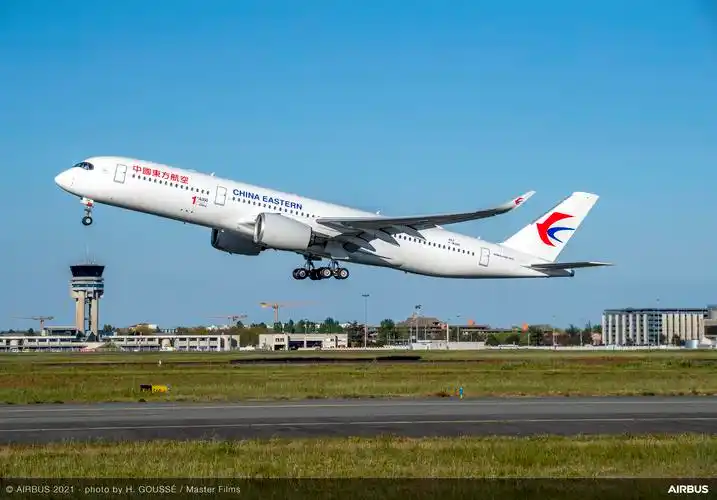 高清图片7月21日,中国东方航空首次在天津接收空客交付的a350-900飞机