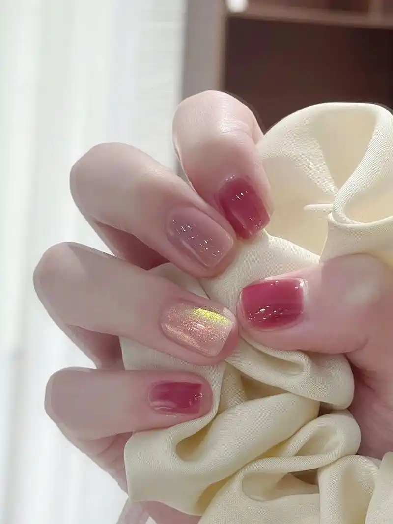 树莓红的漂亮我悟了 好适合夏天啊 显白又高级 不挑人不挑肤色 黄