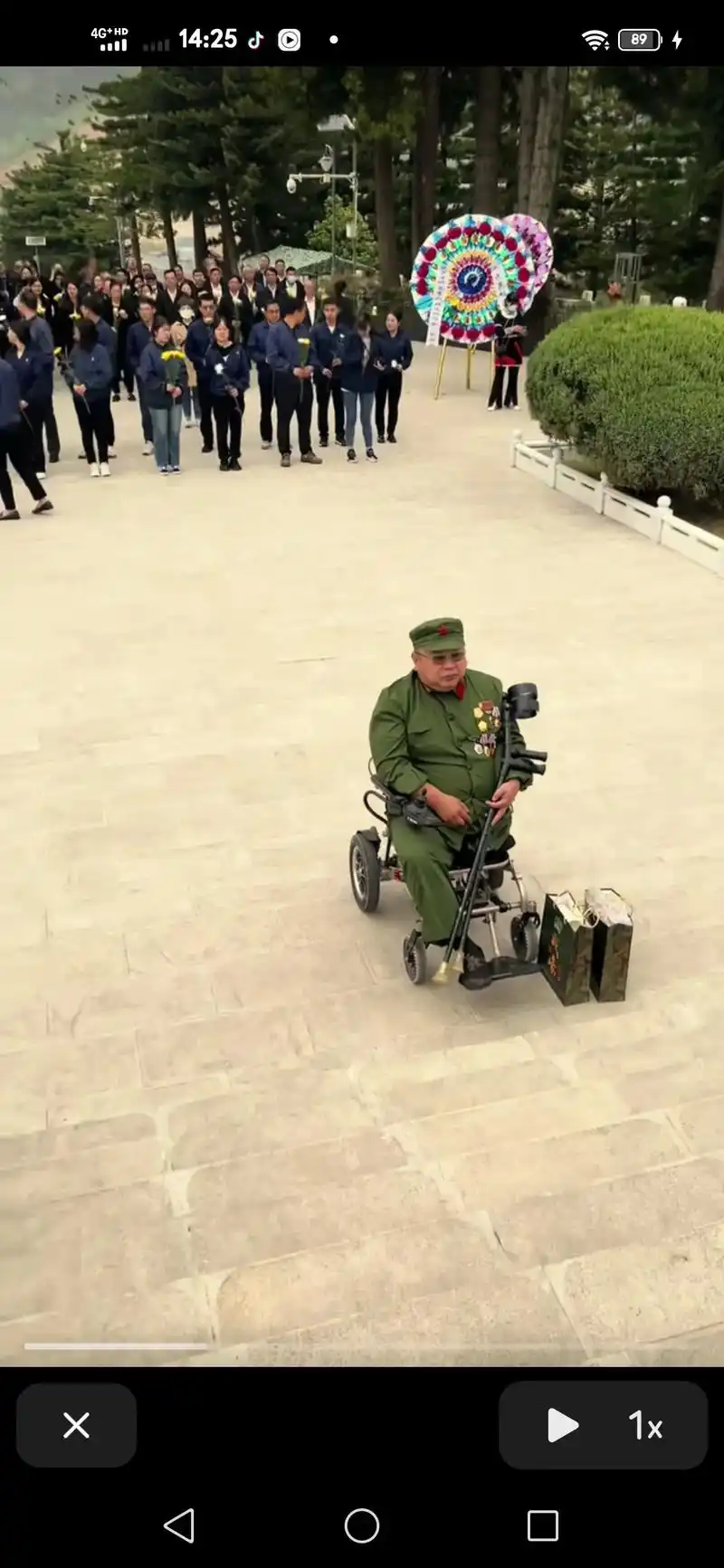 1986年自卫还击战老山前线战斗英雄徐良来麻栗坡英雄坟墓前缅 - 抖音