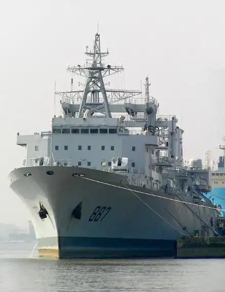 资料图:中国海军887微山湖号补给舰