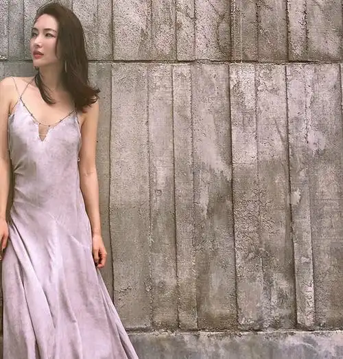 叶一云海边随拍 "氧气美女"长裙飘逸