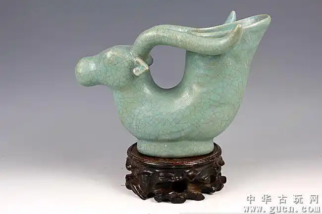 宋宝丰清凉寺汝窑羊角杯