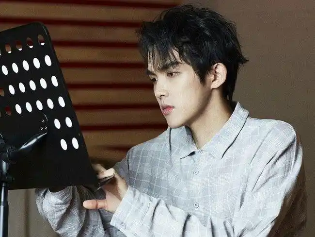 p data-id="sun6dm1ad9xv">李柄熹,1995年9月10日出生,小提琴手.