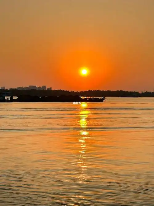 "好风景多的是,夕阳平常事,然而每天眼见的,永远不相似"#珠江入海口