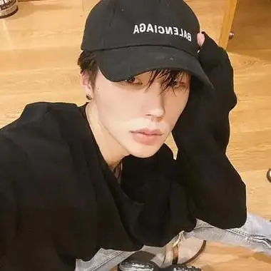 ins风超酷精美男生头像帅气真人