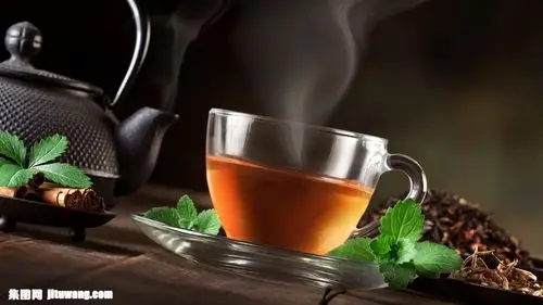 冒烟的红茶图片