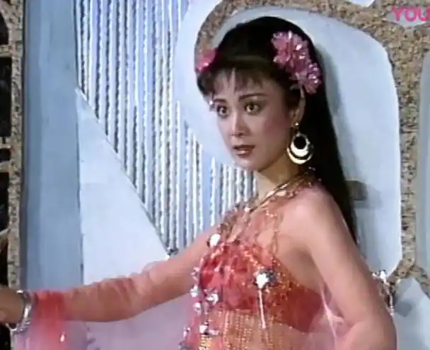 90版封神榜女主傅艺伟穿太少男主坦言不敢直视她