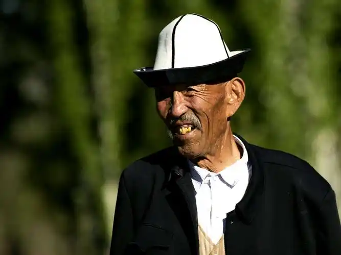 柯尔克孜族老人