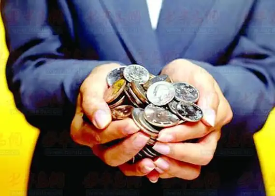 男子中风后患得慷慨症喜欢把钱送给别人图