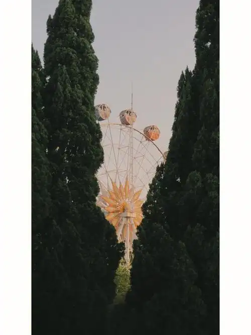 肇庆拍照肇庆的摩天轮不大但有感觉