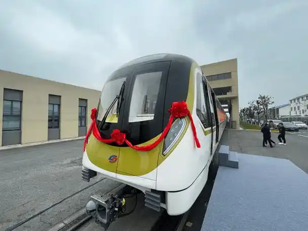 自动驾驶 手机充电,苏州地铁8号线列车惊艳亮相!先睹为快吧!